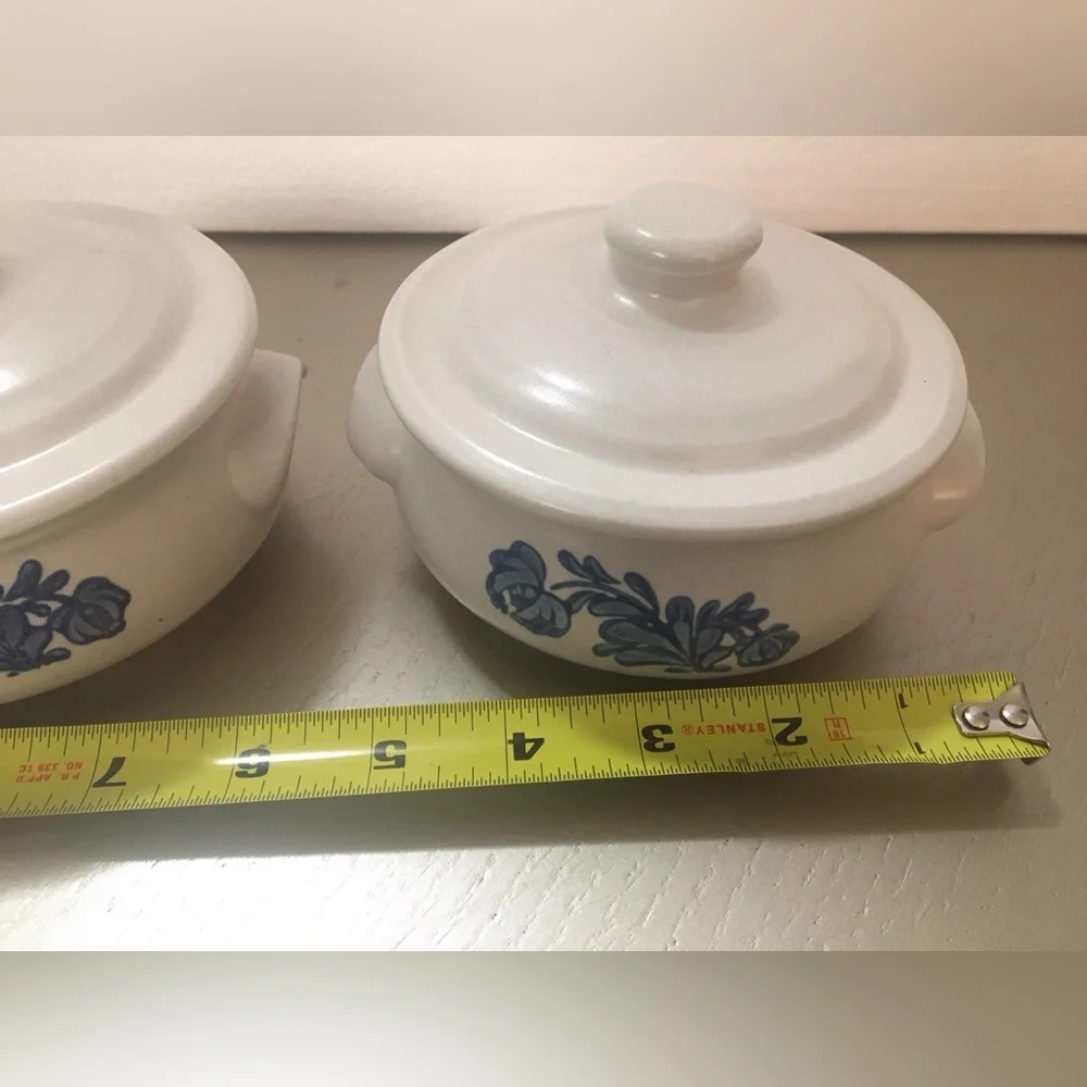 Pfaltzgraff Yorktowne 305Y‎ Individual Casserole/Chowder Bowls with Lids Pair